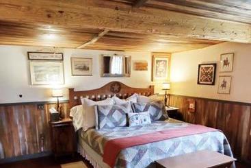 مبيت وإفطار Barons Creekside Resort