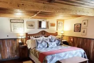 Bed and Breakfast Barons Creekside Resort