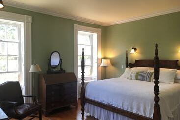 Delano Homestead Bed And Breakfast