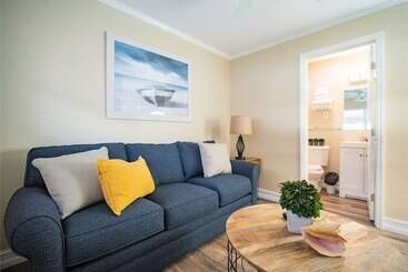 Hotel Caribbean Shores Waterfront Resort