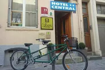ホテル Logis Hôtel Central
