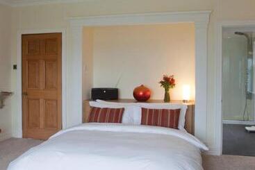 פנסיון Sturmer Hall Hotel And Conference Centre