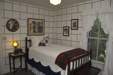 Red Bluff Cottage Bed & Breakfast