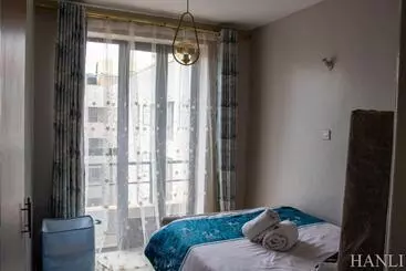 هتل آپارتمان Airbnb Stays