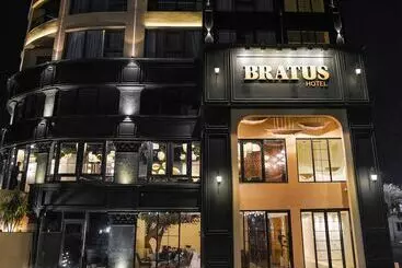 ホテル Bratus
