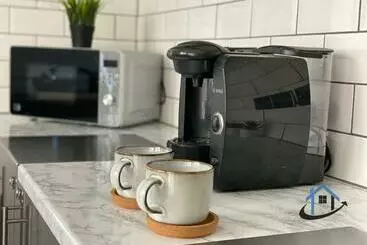 Pensionat Acaster House, X4 Rooms With En Suites X1 Room Private Bathroom, Street Parking, Close To Train Stat