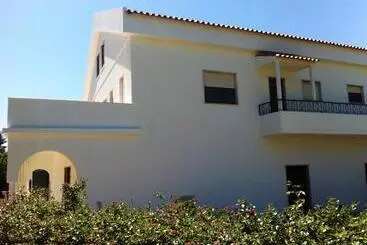 Meio Country House
