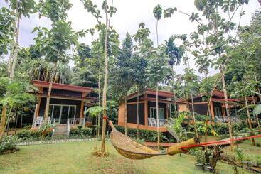 Khum Maikaew Resort