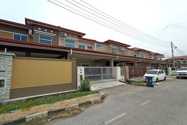 Meow Homestay By Oyo Rooms