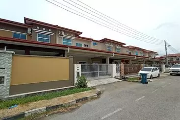 Meow Homestay By Oyo Rooms