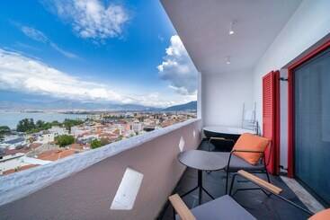 Reddoors Suites Sea View