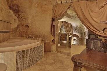 Отель Golden Cave Suites