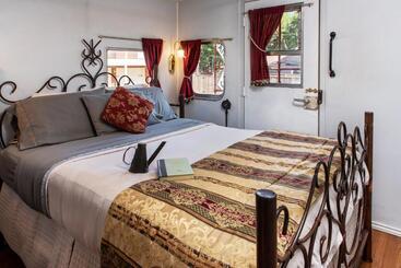 Woodrow House Bed & Breakfast