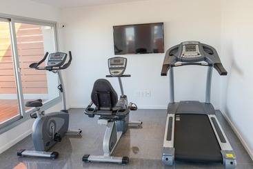 בית מלון כפרי Merit Montevideo Apart & Suites