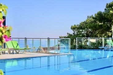 هتل Tropical Deluxe