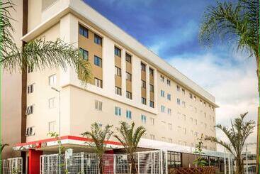 בית מלון כפרי Ibis Porto Alegre Assis Brasil