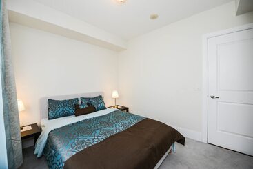 ツーリストアパートメント Sarkar Suites   330 Burnhamthorpe Road