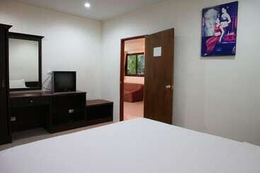 Baan Saen Sook Villas