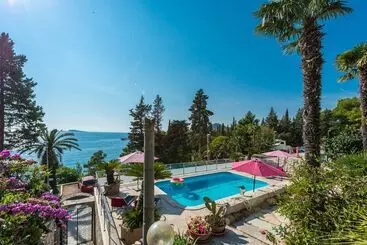 پانسیون Villa Carmen Rooms & Apartments