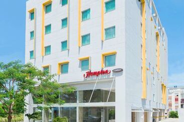 هتل Hampton By Hilton Yopal