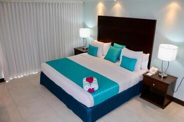 هتل Mount Irvine Bay Resort