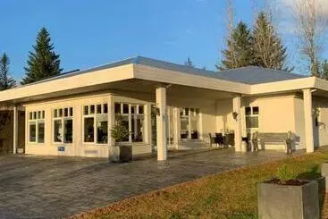 تختخواب و صبحانه Varmi Guesthouse Apartments & Rooms