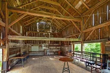 Majatalo A Rustic Cabin In The Woods