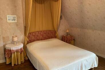 بنسيون Château De Monhoudou