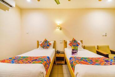 Fabhotel Kinera Comforts Railway Station