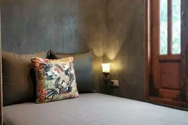 ユースホステル Reun Sroyraya Boutique Home เรือนสร้อยระย้าบูทิค