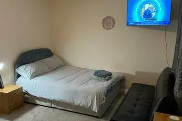 ベッドアンドブレックファースト Private Rooms In A Cheerful 4 Bedroom Town House