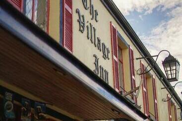 مبيت وإفطار The Village Inn