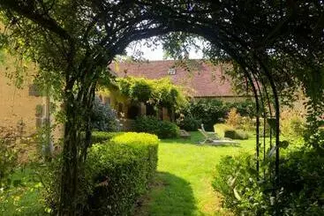 ペンション Le Domaine Du Petit Tertre   Spa En Exterieur
