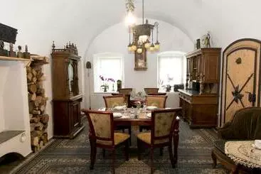 Majatalo Zemianska Kúria Vachtár