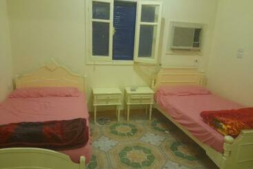 تختخواب و صبحانه Grand House