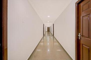 ホテル Treebo Ngh Transit