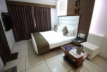 Hotel Oyo Premium Law Garden Ellibridge