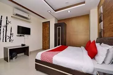 Отель Oyo Rooms Nehru Place Extension