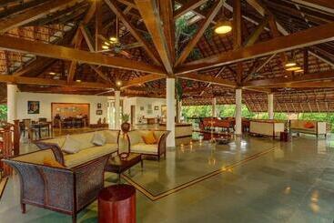 Hotel Rhythm Kumarakom