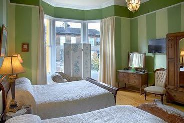 פנסיון Cluaran House