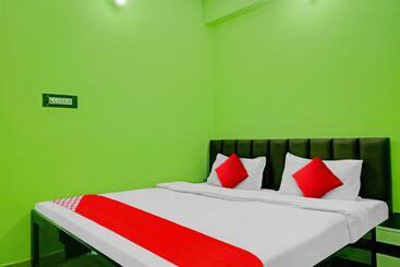 Flagship Hotel Kadambari