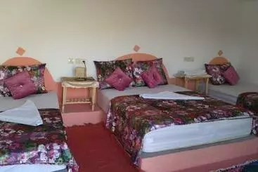 تختخواب و صبحانه Dar Aya With Suimming Pool
