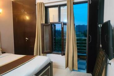 Hotel Oyo Townhouse 1015 Noida Premium Inn