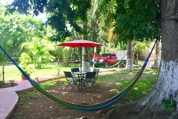 Retkeilymaja Yaxche Centro Hostal Y Camping