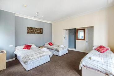 호텔 Guest House @ The Bear