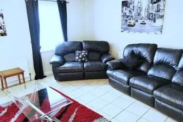 Millie And Charley S Apartments