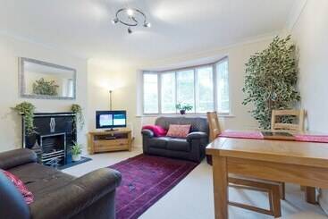 דירות לתיירים Poplar House Serviced Apartments