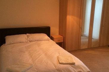 ツーリストアパートメント Acorn House