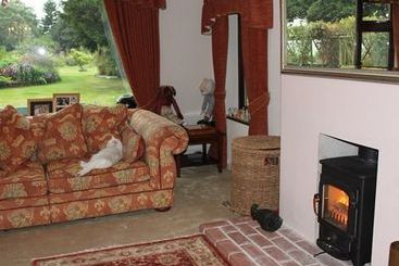 Drinkstone Park Bed & Breakfast And Gardens