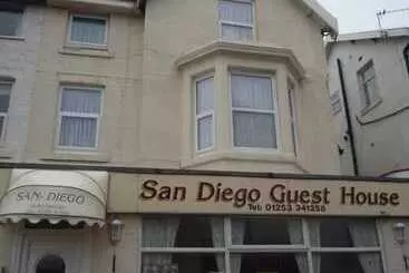 ペンション San Diego Guest House   Near Pleasure Beach
